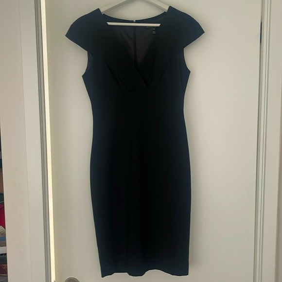 Perfect little black dress. Beautiful seam details at the bust, fitted bottom - Picture 3 of 5